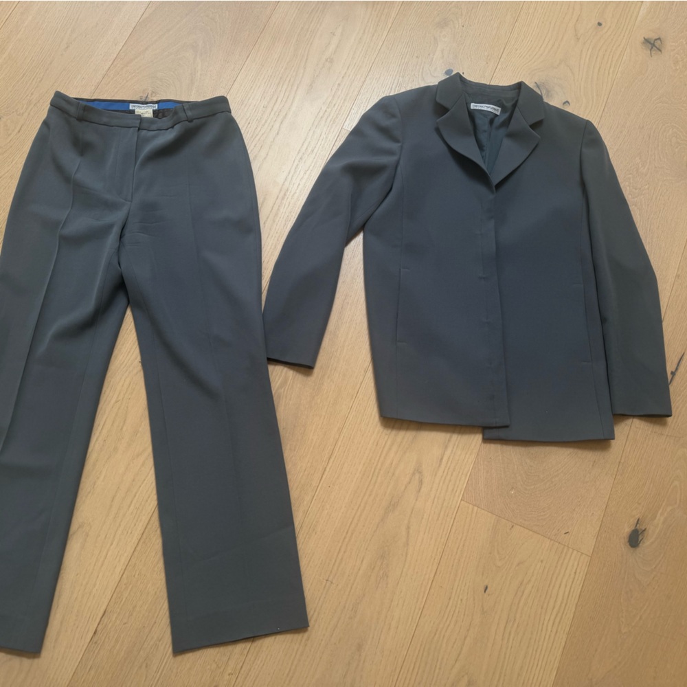 Women’s Emporio Armani Suit (with free shirt)- Grey Fits 4/6 (no label)